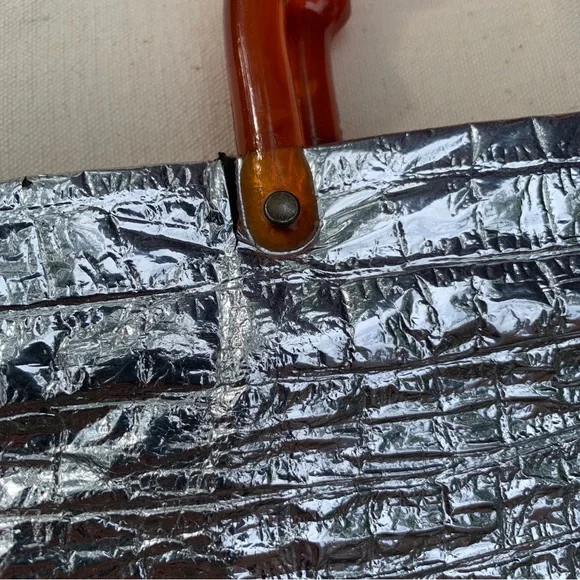 Vintage 1960s metallic silver tote bag with lucite bamboo style handles - Picture 6 of 10